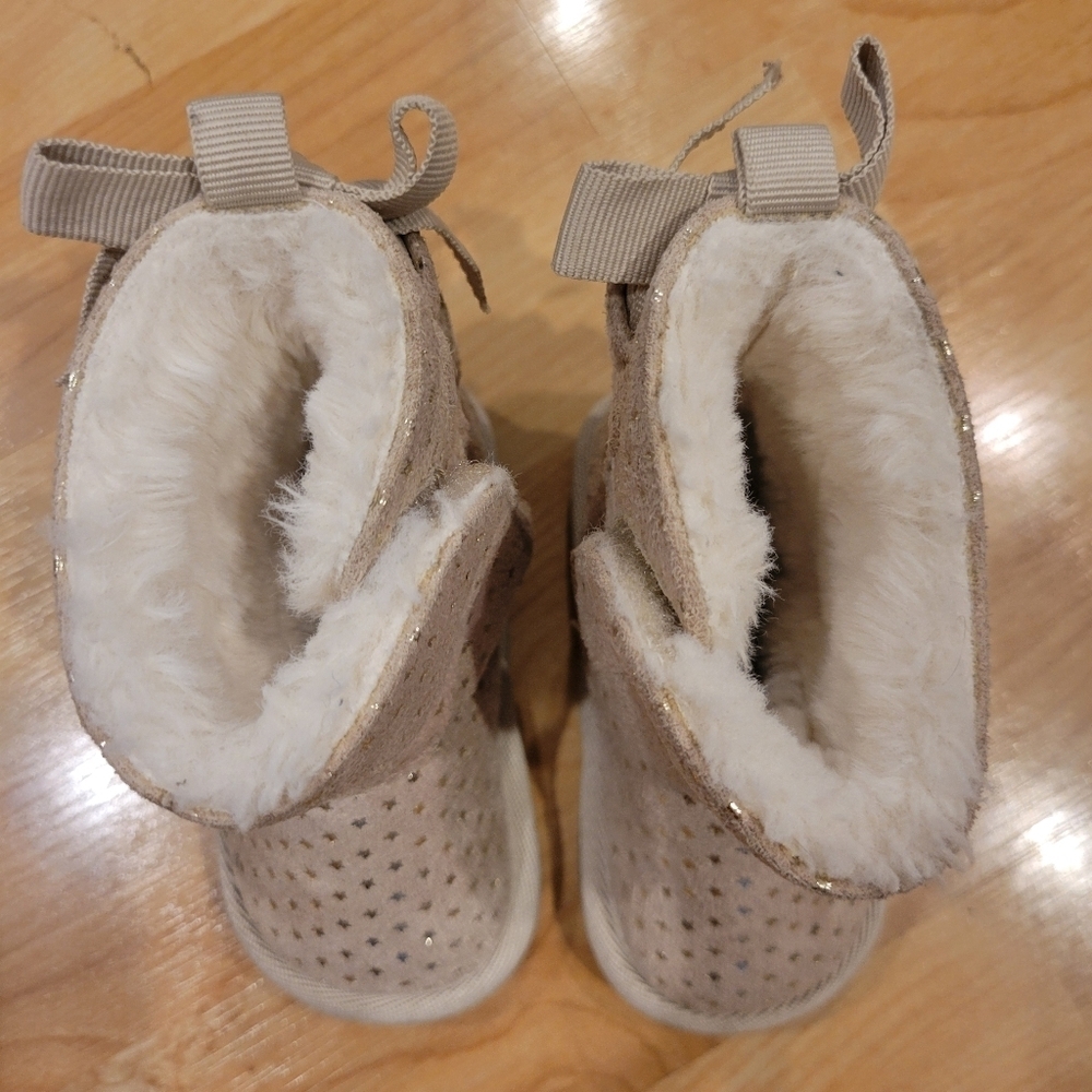 Joe Fresh Baby Faux Fur Star Velcro Winter boots Size 4 - Picture 10 of 11